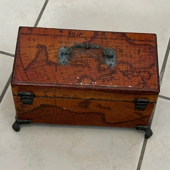 Antique chest - Picture 13 of 15